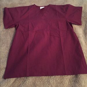 New scrub top, never worn, it is too big for me