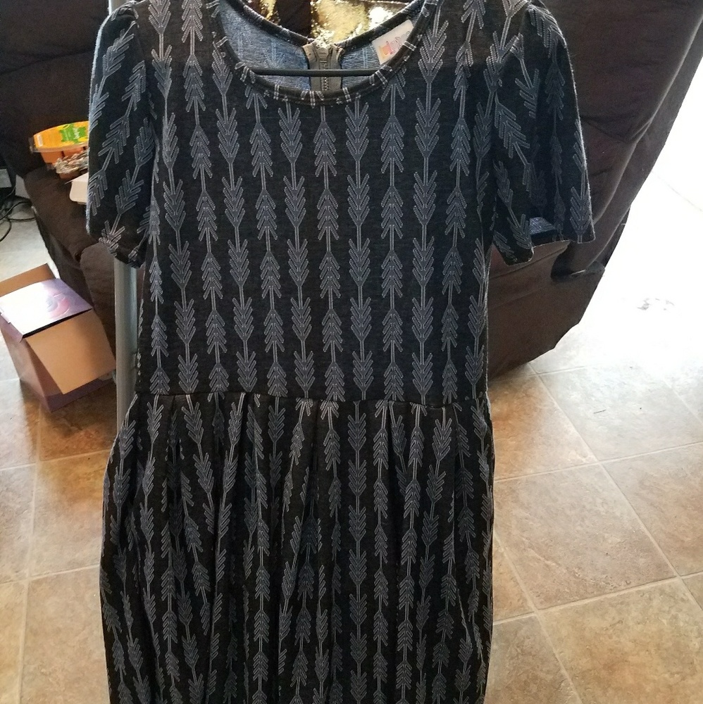Lularoe Large Amelia arrow print