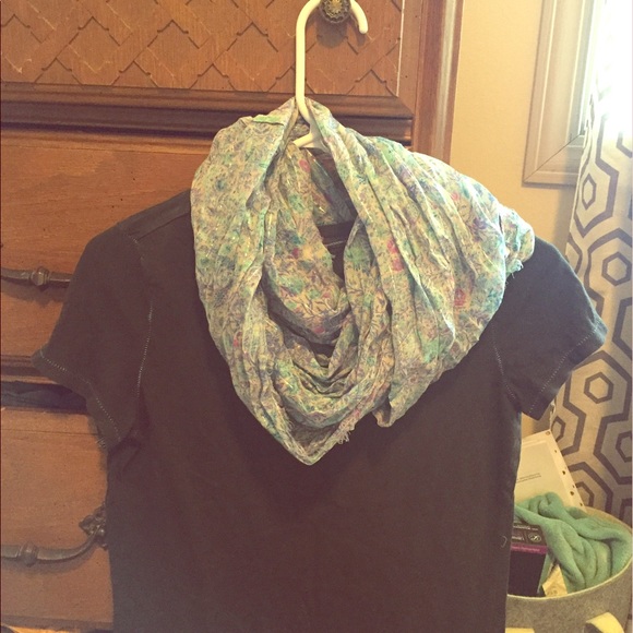 Infinity scarf - Picture 1 of 3