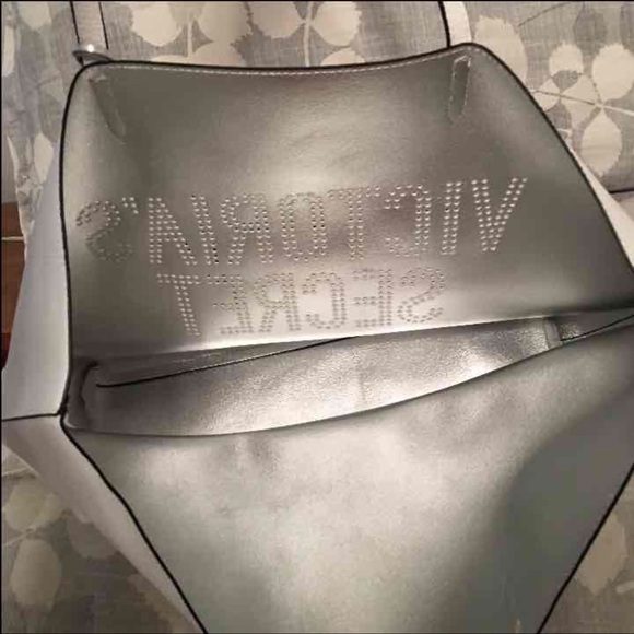 Large Victoria's Secret tote! FINAL SALE PRICE - Picture 4 of 4