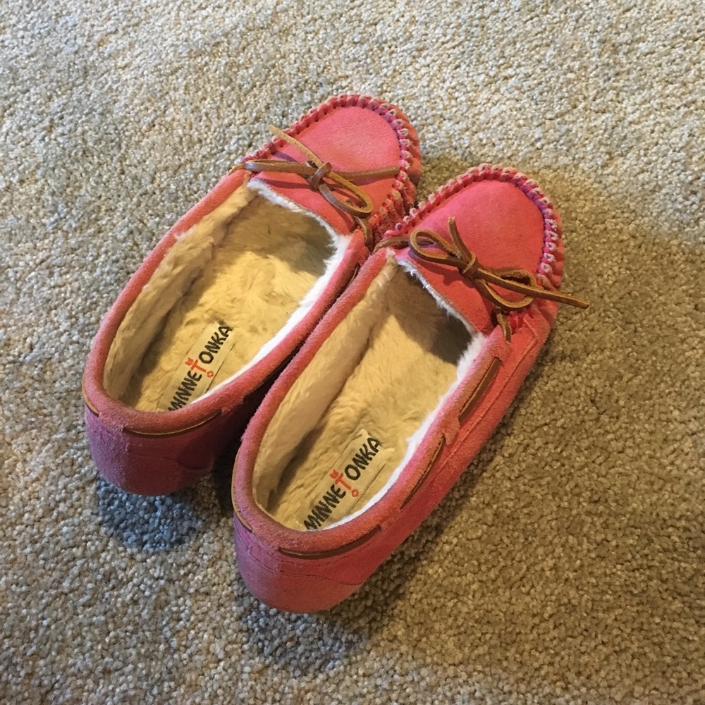 Minnetonka pink moccasins. Women's sz 6
