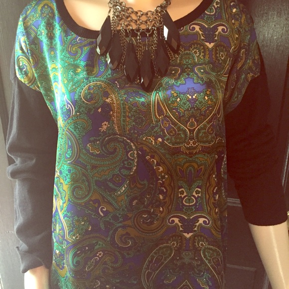 Green Paisley Relaxed Top - Picture 2 of 5