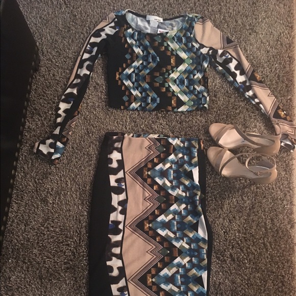 Sans Souci Dresses & Skirts - Printed pencil skirt with matching top