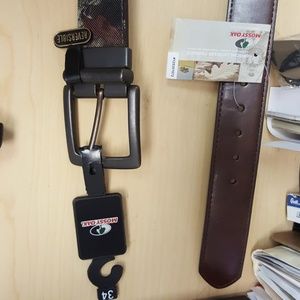 Mens mossy oak reversible belt.