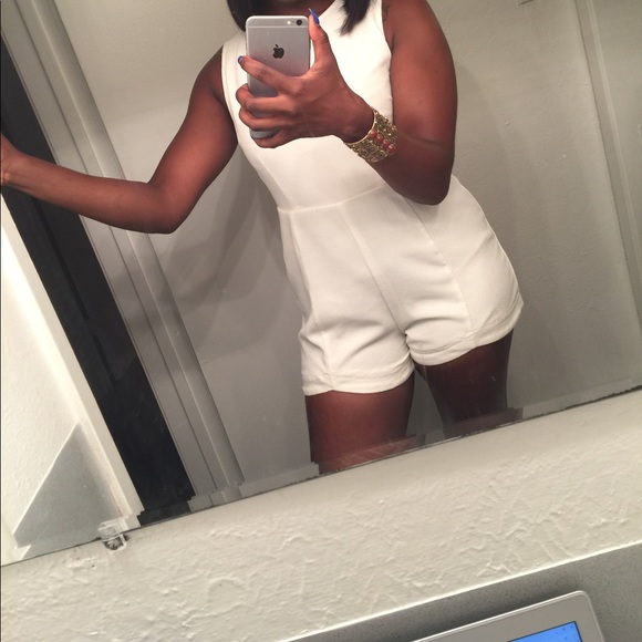 WORN ONCE!! White Romper - Picture 5 of 5