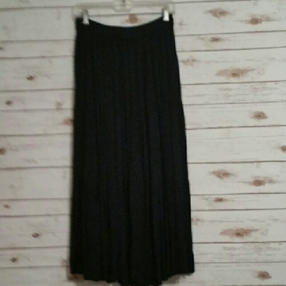 Bonjour size Large black elastic waist skirt