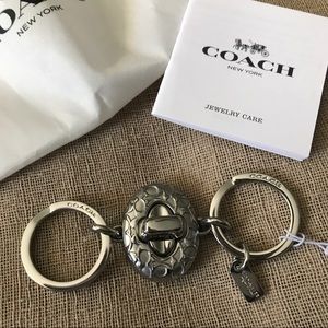 🌴Silver Coach Turn Lock Valet Keychain