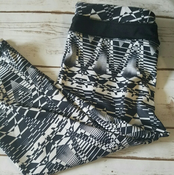 AVIA Spandex Active Capris - Picture 2 of 4