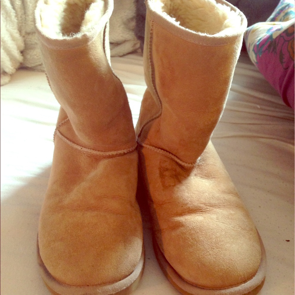 Uggs Classic Short in Sand