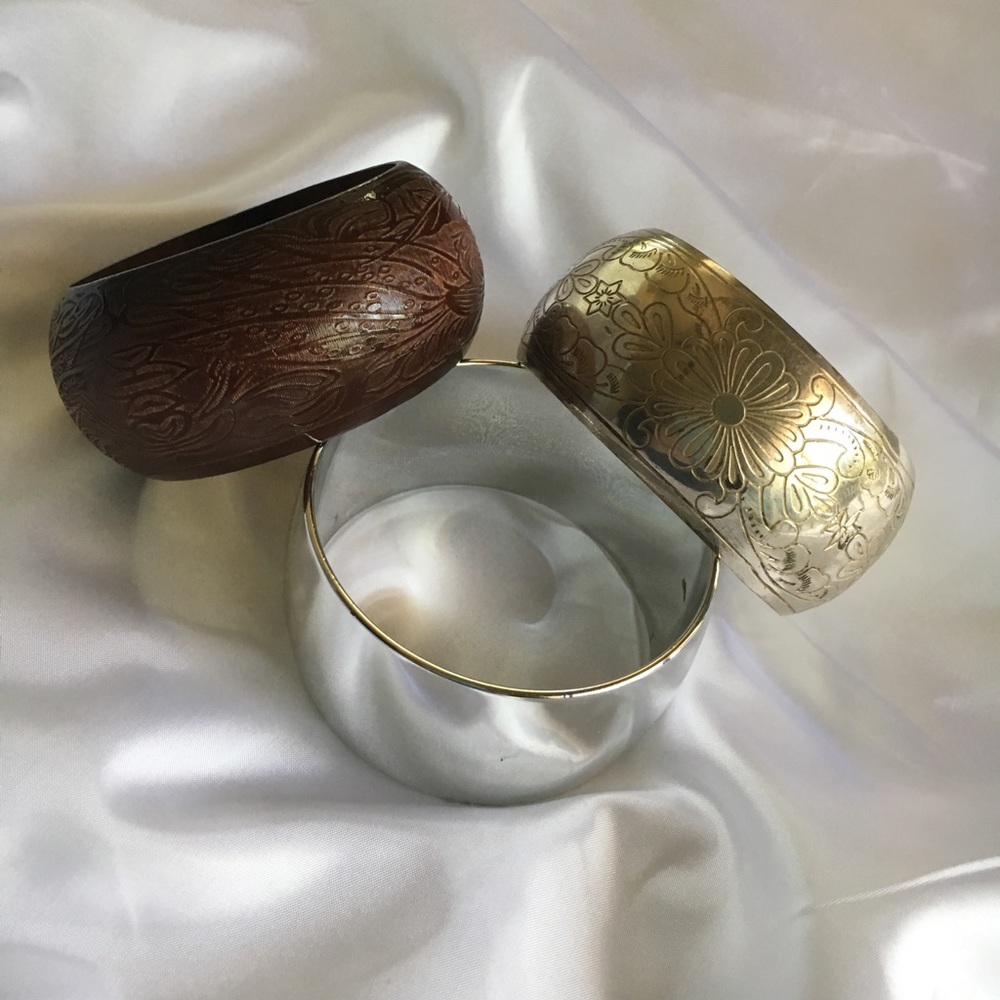 Wood and silver-tone bangle bundle!
