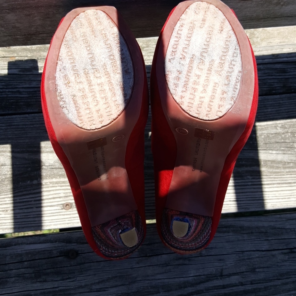 Red Suede w/ woven heel detail. - Picture 5 of 7