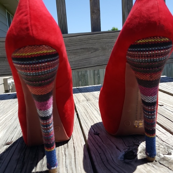 Red Suede w/ woven heel detail. - Picture 4 of 7