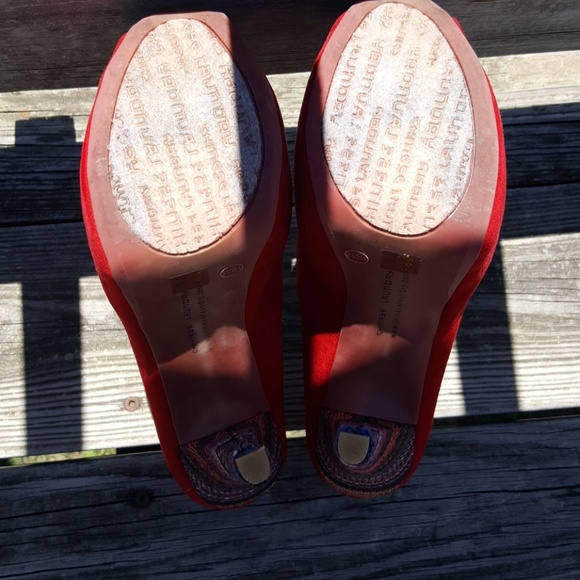 Red Suede w/ woven heel detail. - Picture 5 of 7