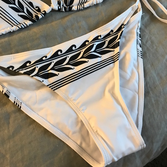 Brand new white design bikini! - Picture 3 of 3