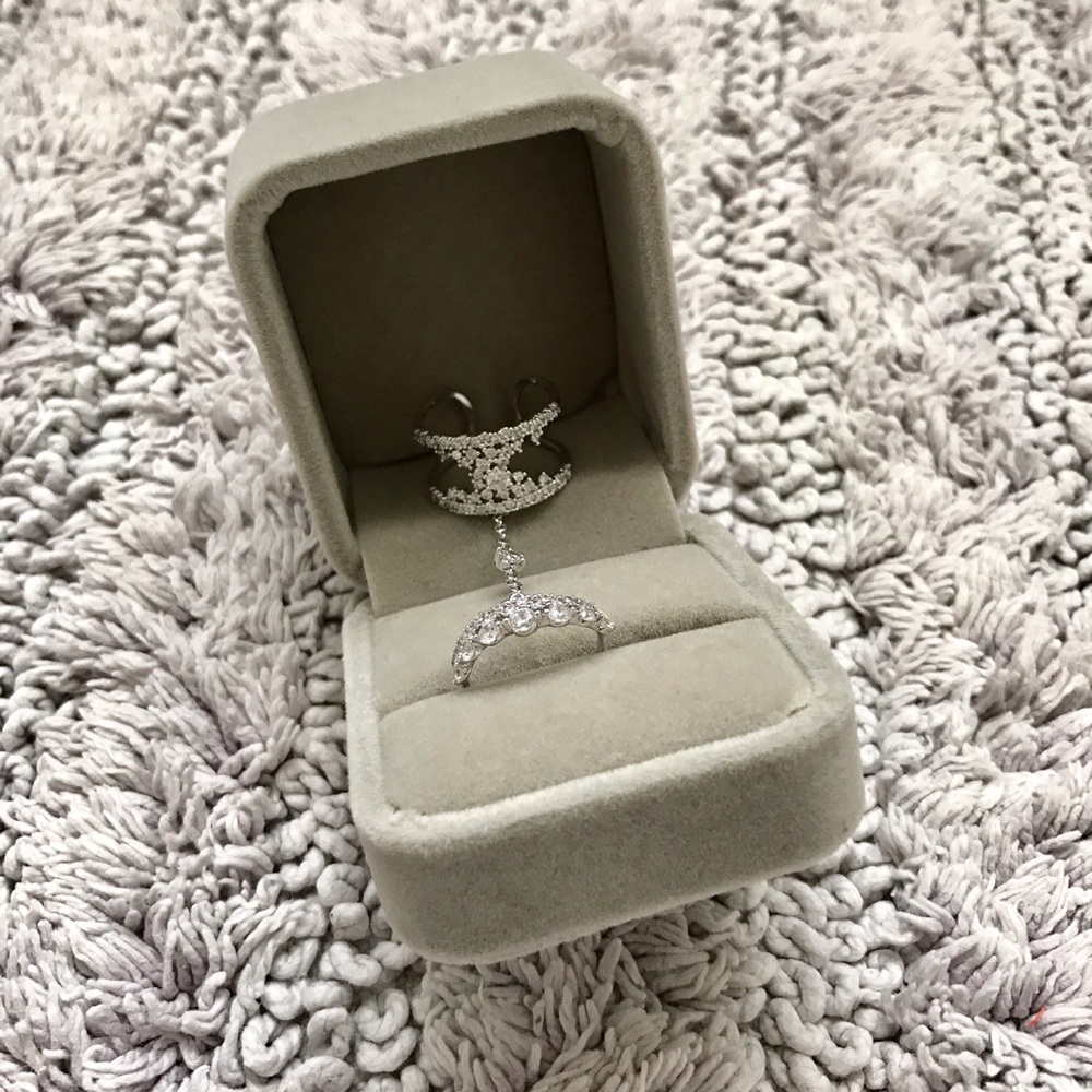 Handcuff Ring, Connected Ring