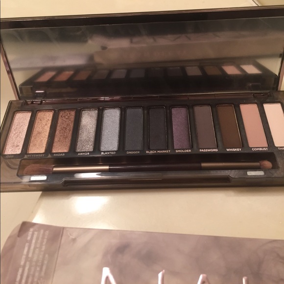 Urban decay smoky naked pallet - Picture 3 of 3