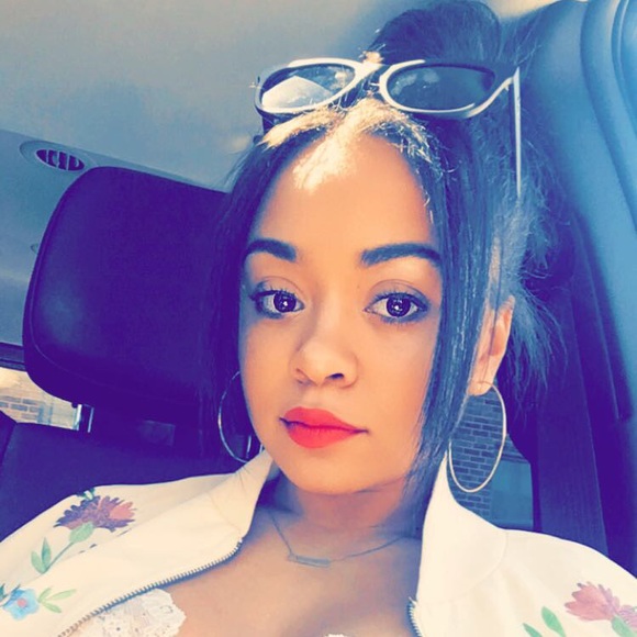 Meet your Posher, Beth - Picture 1 of 1