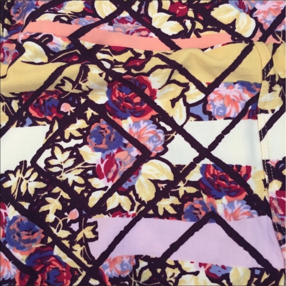 New never worn or tried on LuLaRoe OS leggings - Picture 2 of 2