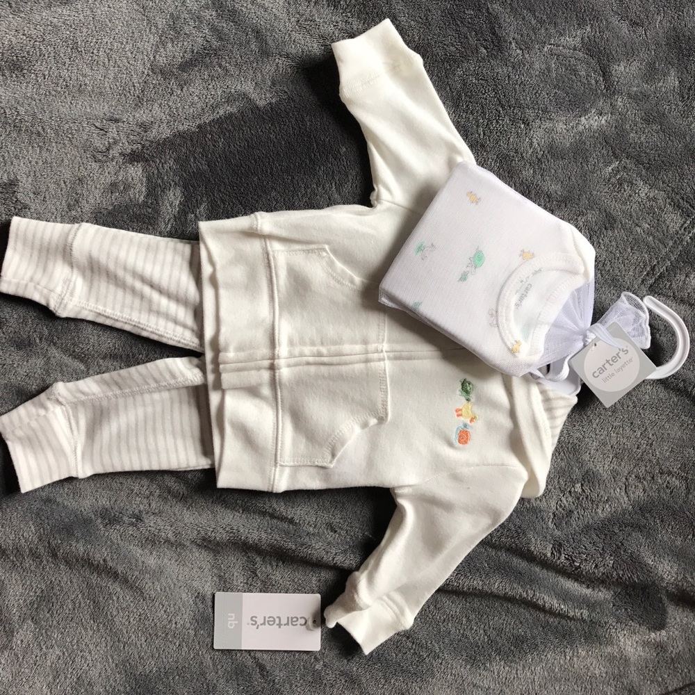 Carters newborn matching outfit.