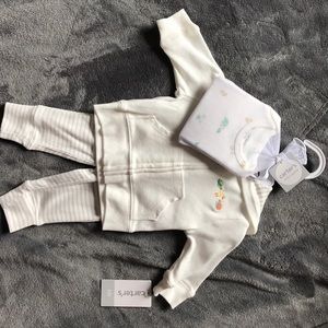 Carters newborn matching outfit.