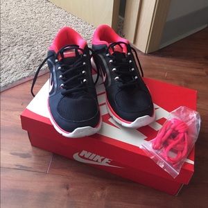 Women's size 8.5 Nike flex trainer 4
