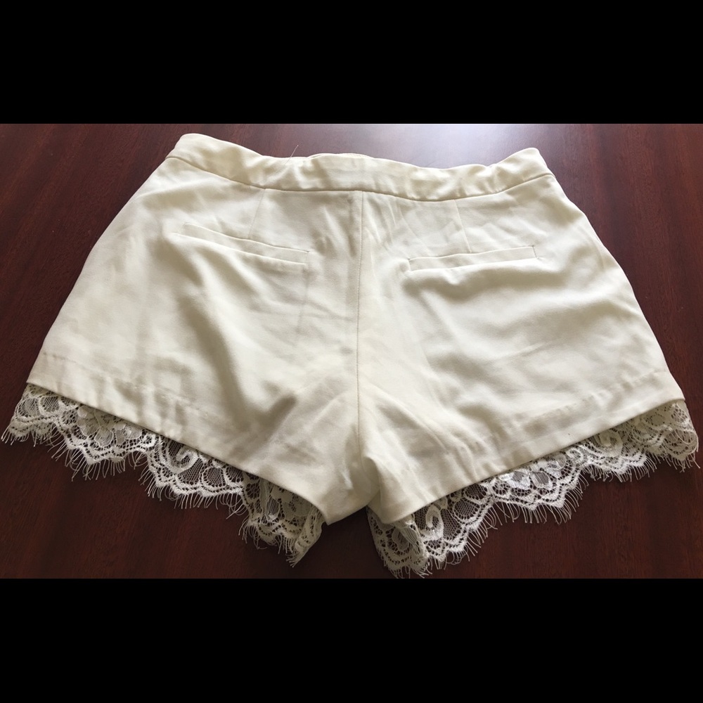 Woven lace trim short