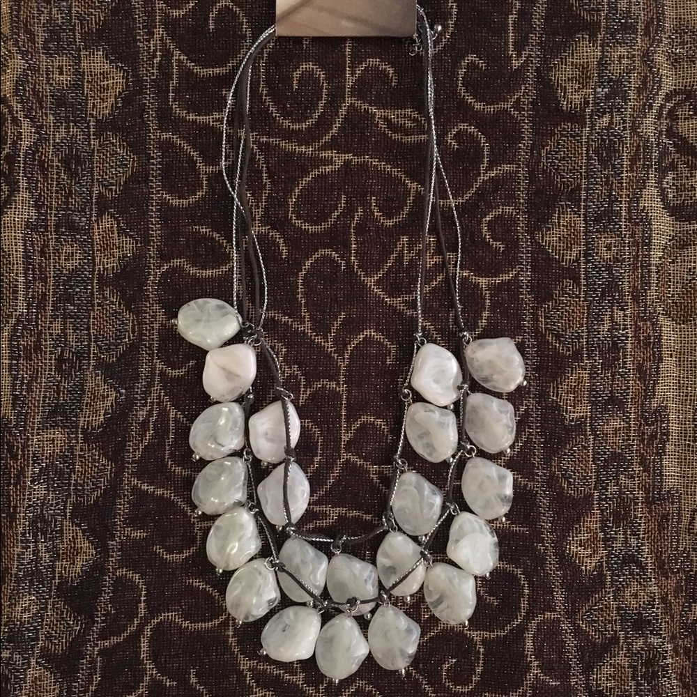 SALE!! Beautiful never been worn necklace✨