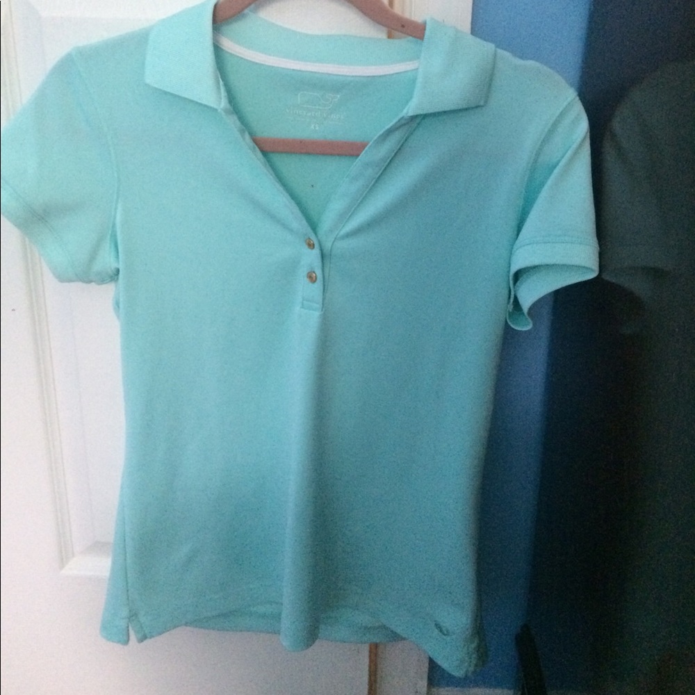 Hardly worn, vineyard vines collard t shirt