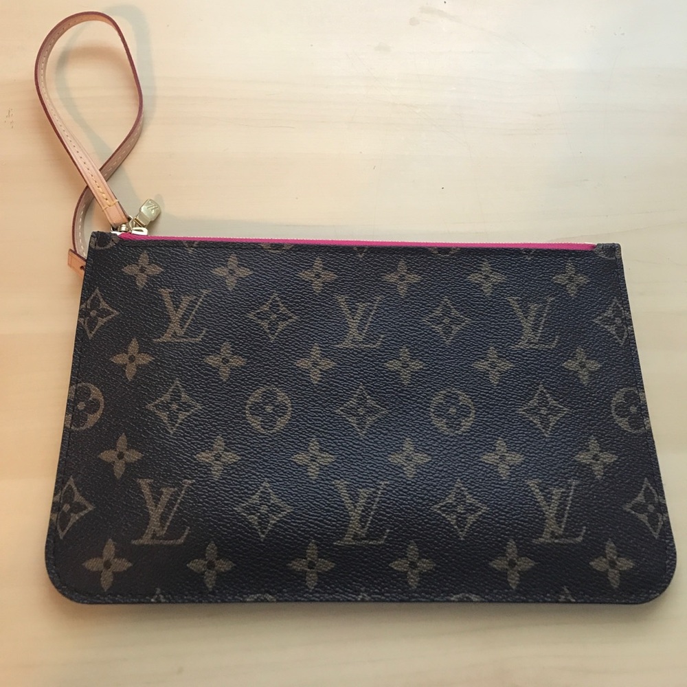 Louis Vuitton Neverfull Clutch!