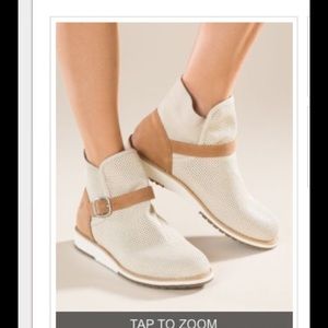 Emu Lorne Perforated Bootie size 9M Naturel