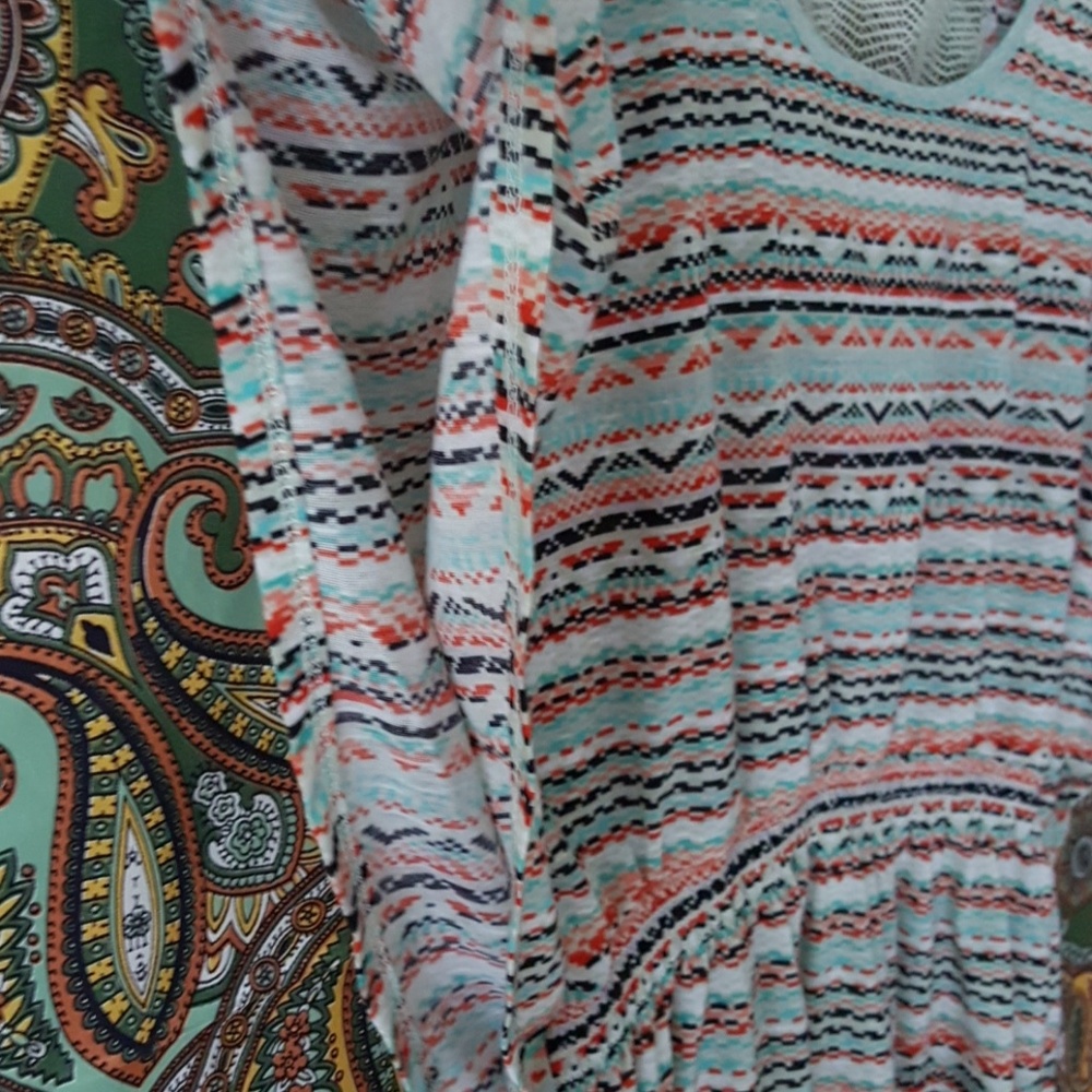 Aztec Print Top - Picture 3 of 4