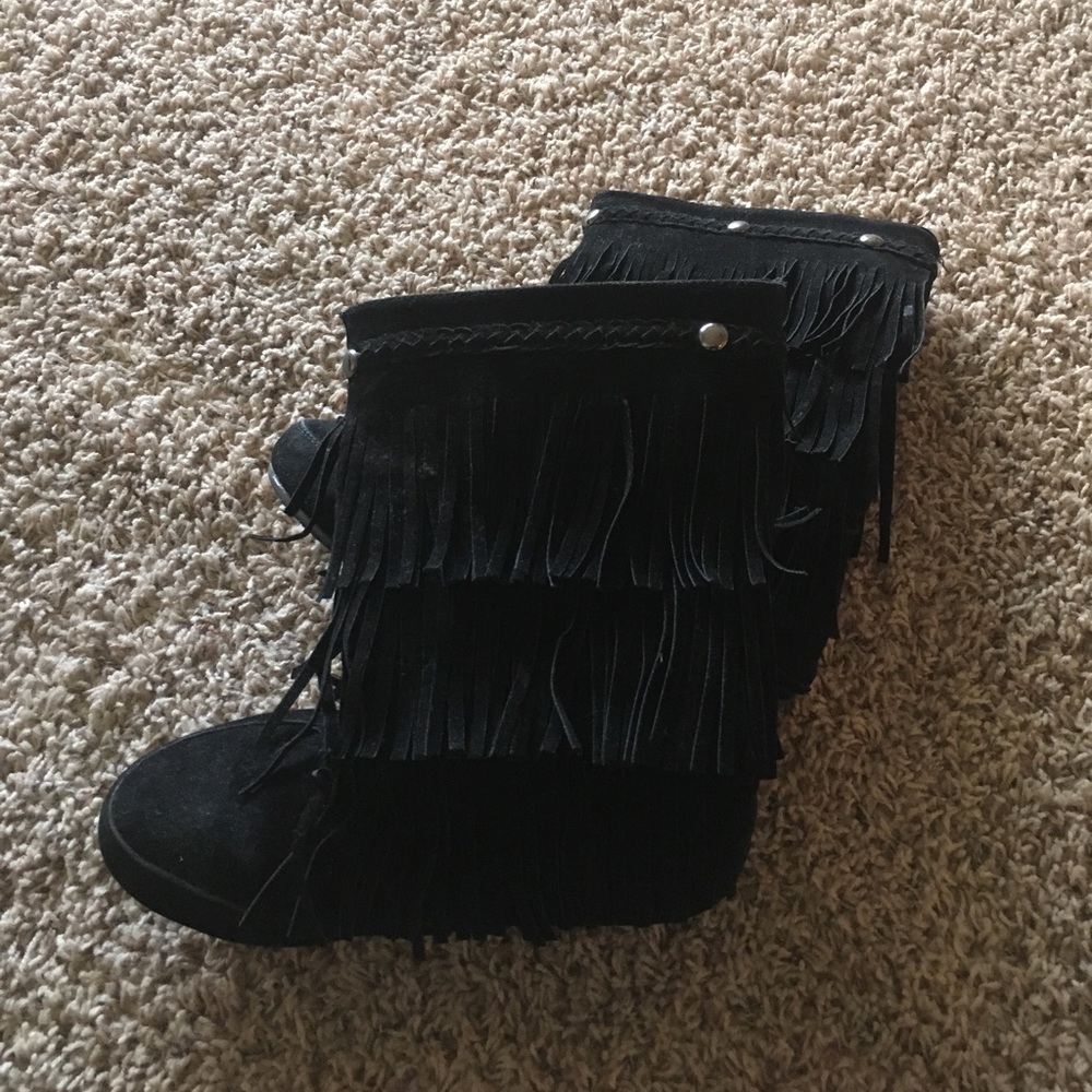 Boots - Picture 2 of 3