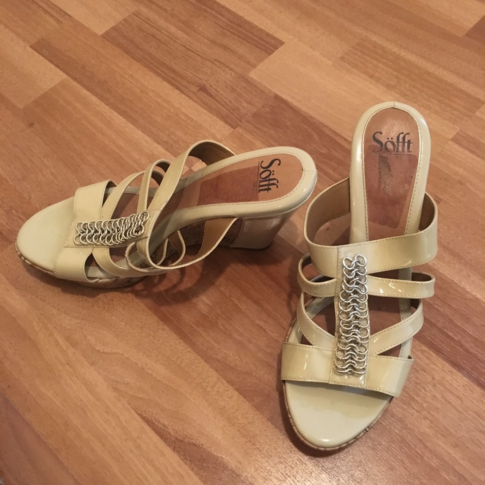 NWOT Cream Patent Leather Sofft Wedges 10 M