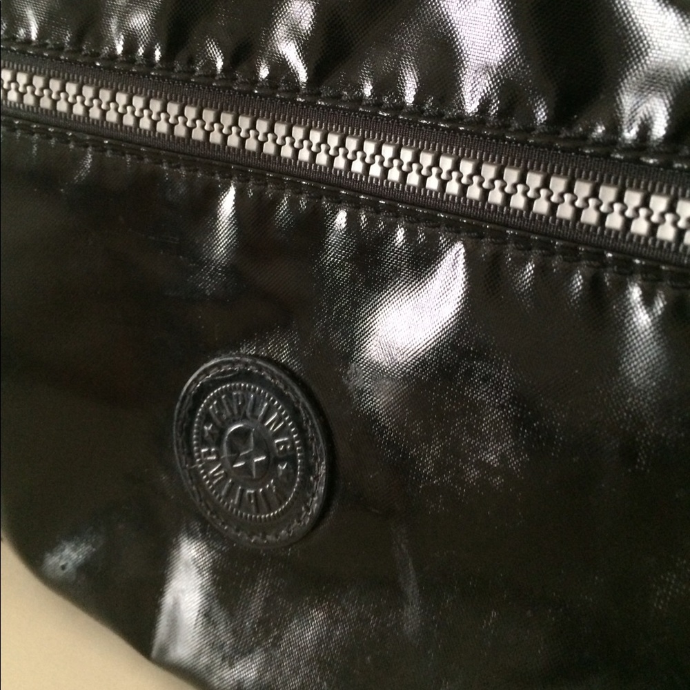 Used black Kipling cross body bag🐵