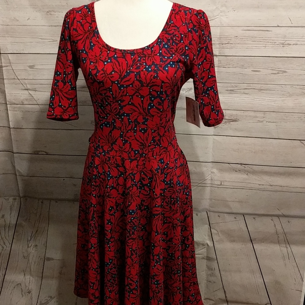 NWT Lularoe Nicole Size Medium