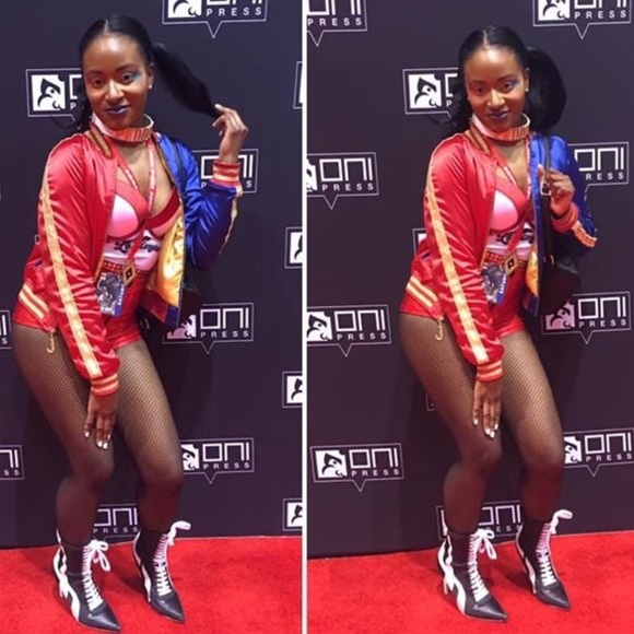 Hey, I'm Jordan, owner of Cosmic Island Vintage 👽 - Picture 3 of 3