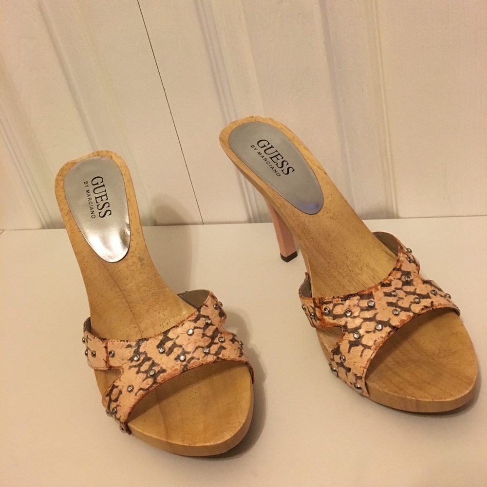 NWOT Guess open toe medium high heels