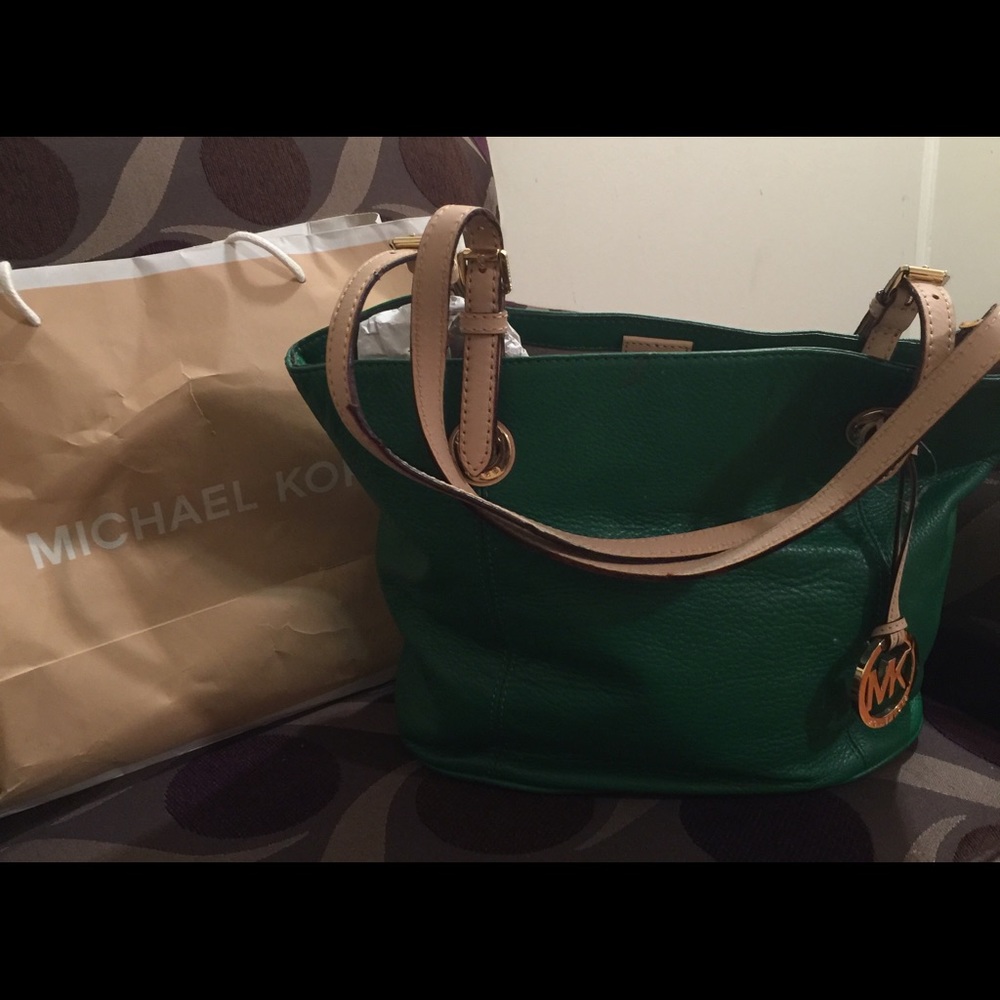 Women shoulder bag