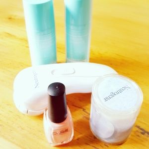 Neotrogena Naturals Face Wash Neotrogena Naturals Face Wash