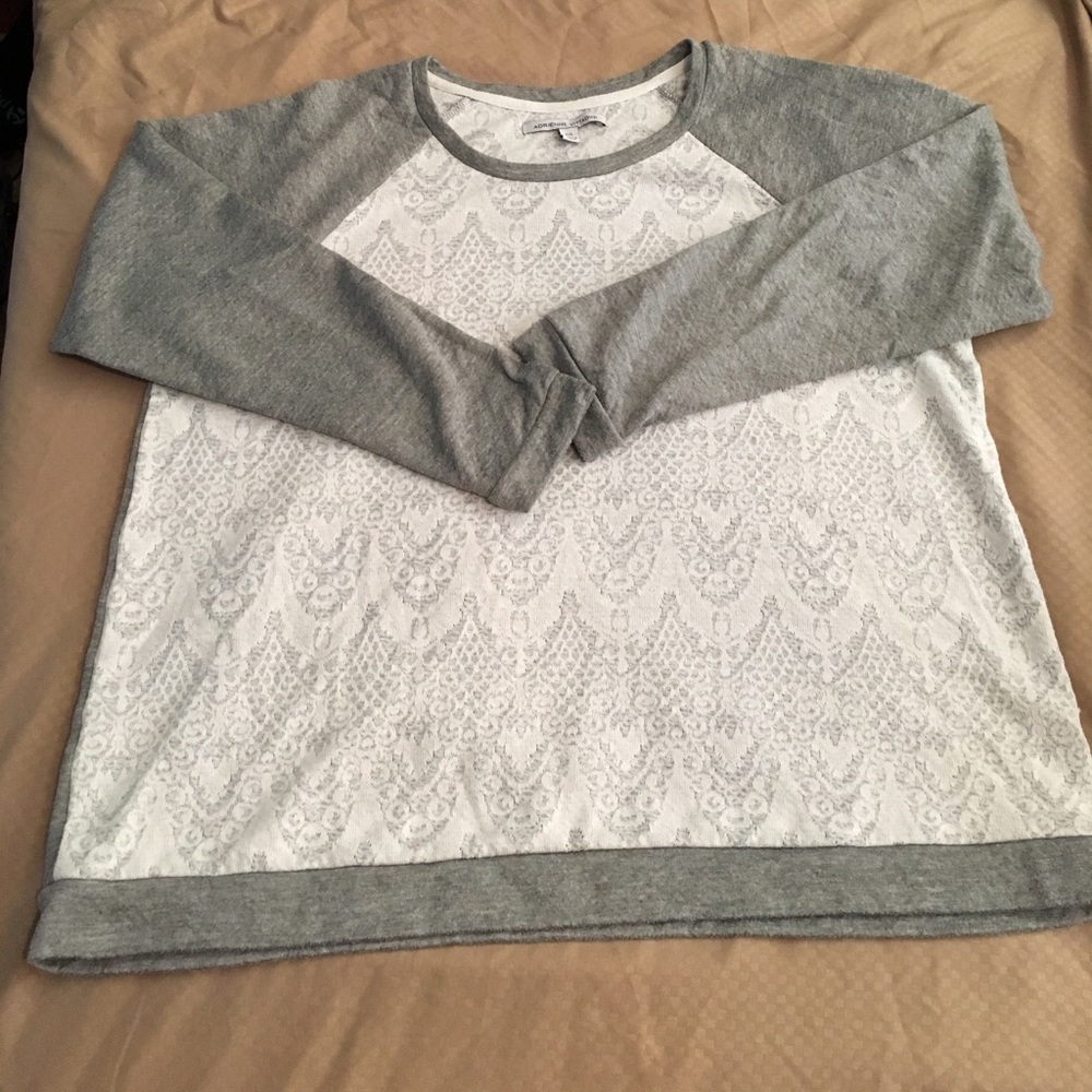 3/4 long sleeve grey/cream top