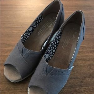 NWOT TOMS gray wedges
