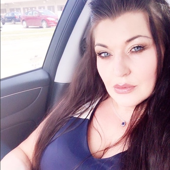 Meet your Posher, Aimee - Picture 2 of 3