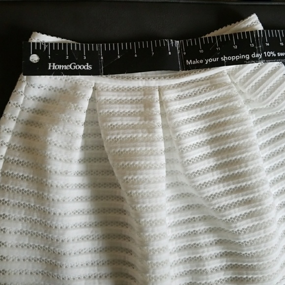 Pleated white skirt - Picture 7 of 8