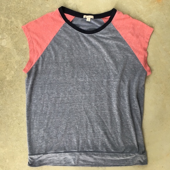 GAP Colorblock T - Picture 1 of 2
