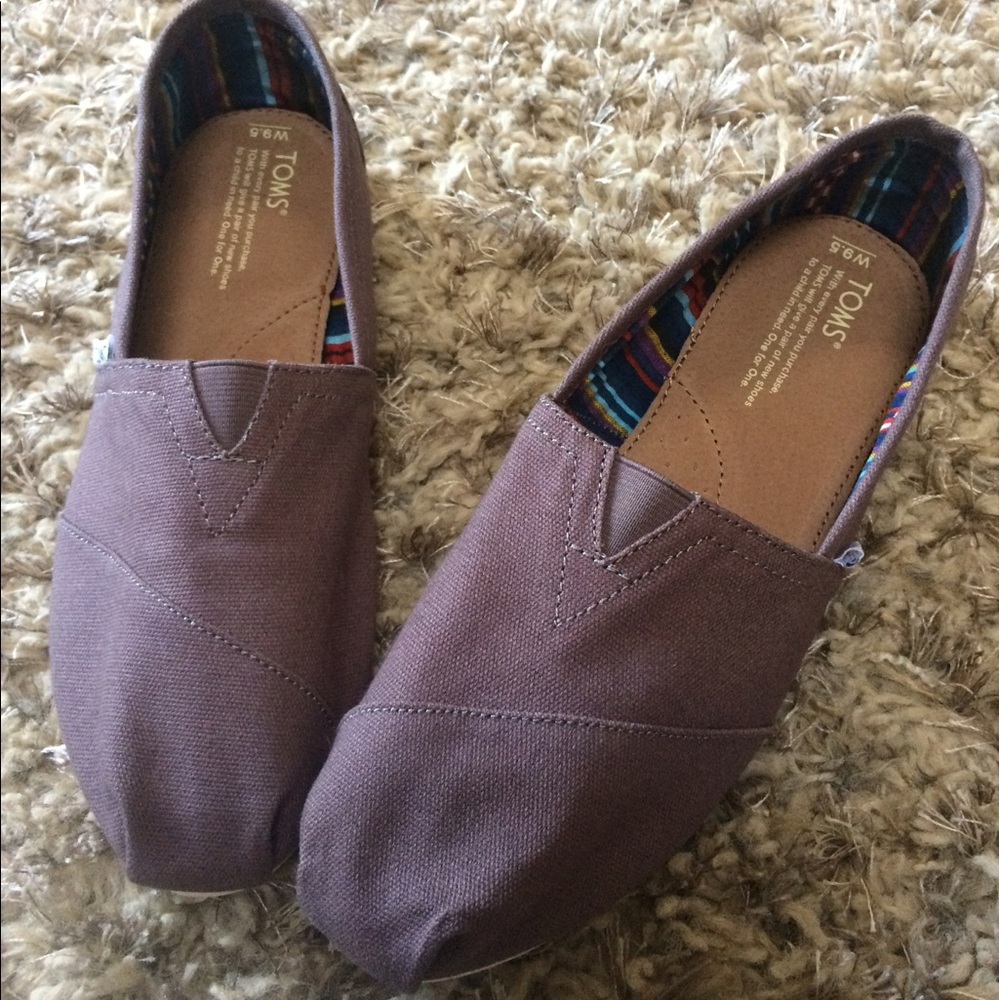 NWOT TOMS ASH grey Women's 9.5