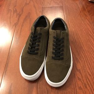 NWOT Olive Low Top VANS