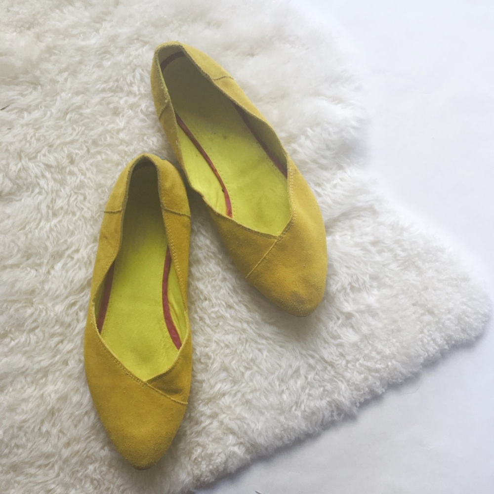 TOMS yellow Jutti flats