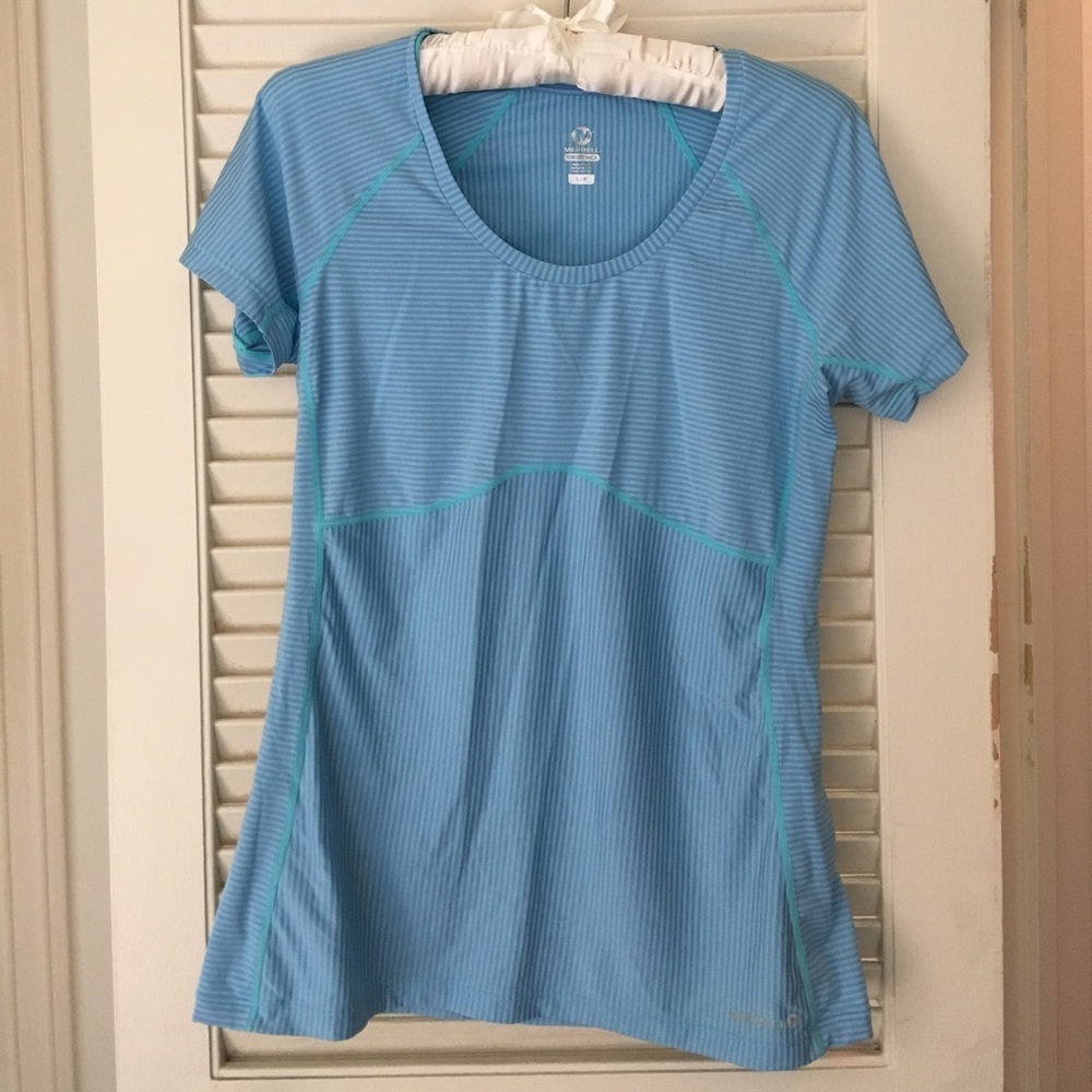 NWOT Merrell athletic top