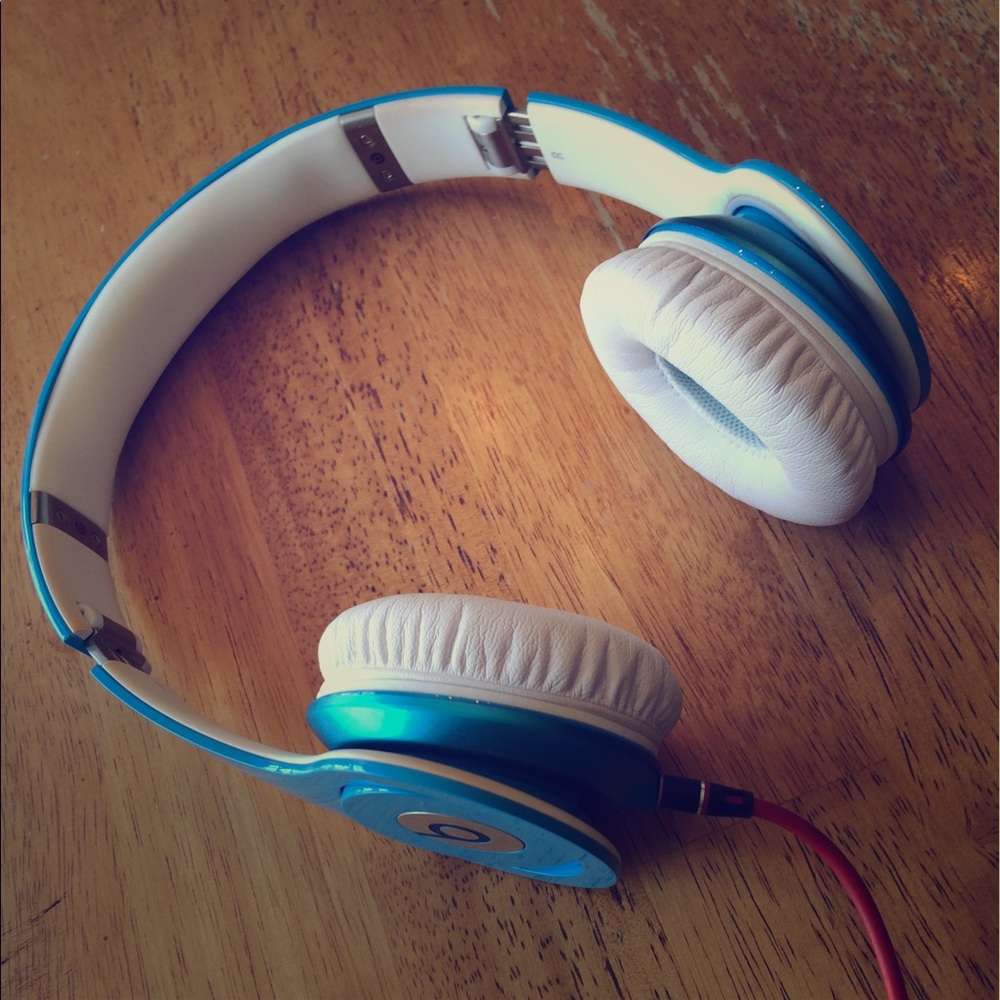 Beats Solo HD (drenched) in color blue