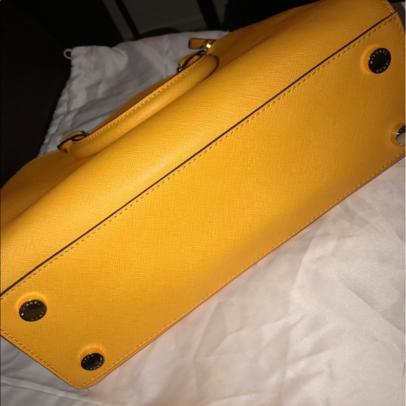 🚫SOLD🚫Authentic Michael kors Sutton yellow - Picture 3 of 4